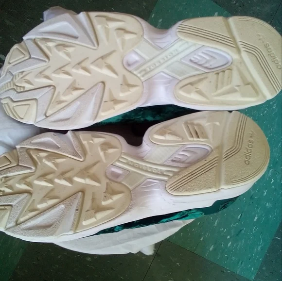 Adidas Yung 1 velt pack size 9.5